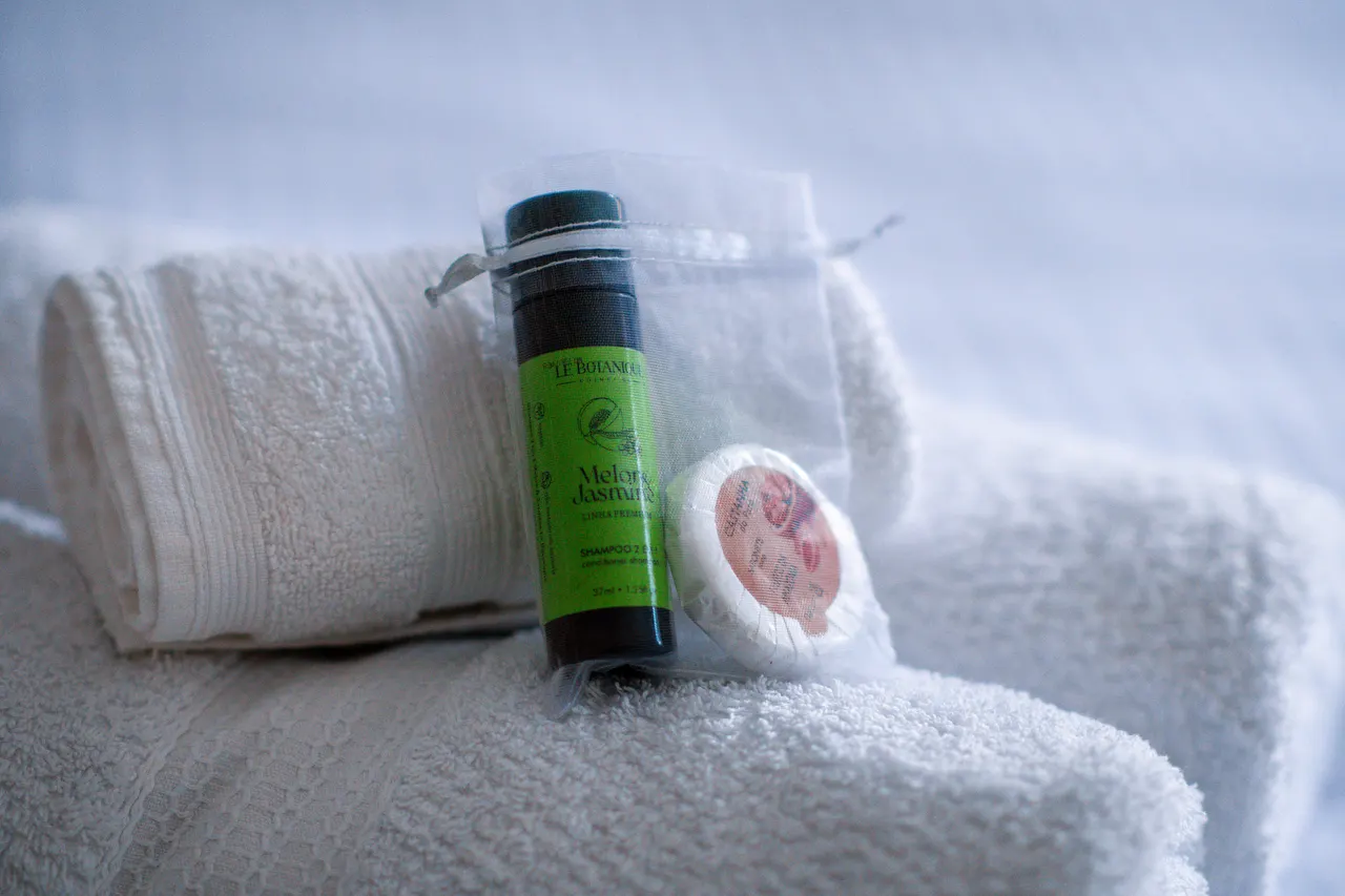 Toalhas e amenities de cortesia